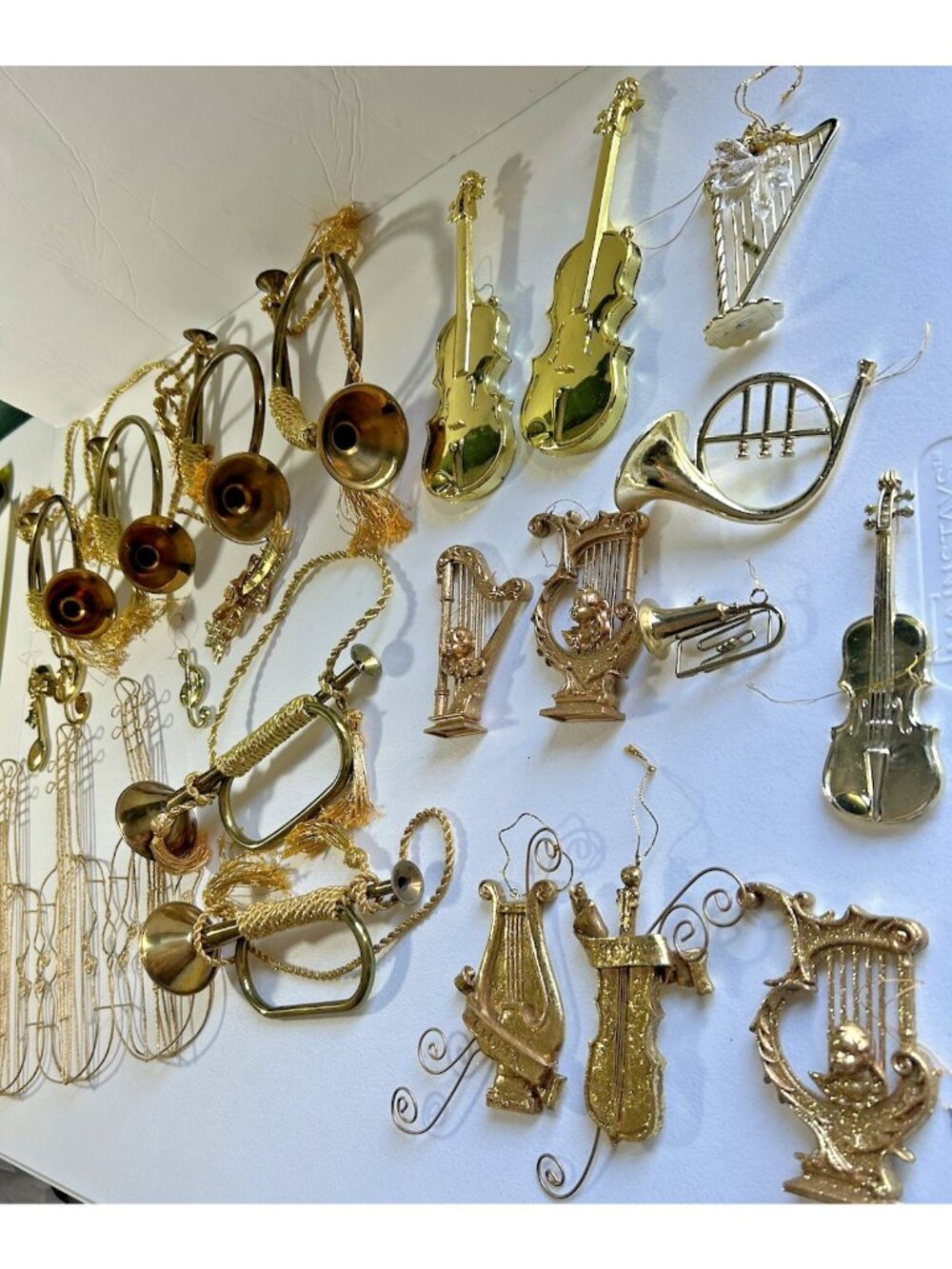 Vintage Lot of 24 Gold Metallic Musical Instrument Themed Christmas Ornaments - Picture 11 of 12
